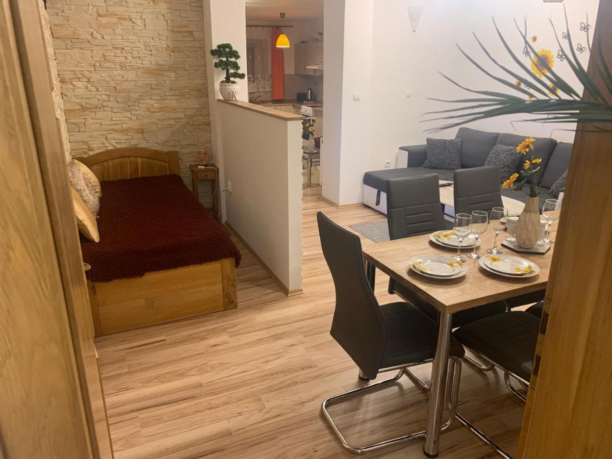 Apartman Slunecnice S Terasou Ceske Budejovice Ngoại thất bức ảnh